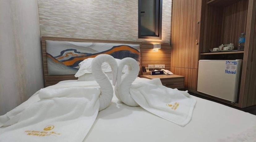 Erus Suites Hotel Boracay Manoc-Manoc Exterior photo