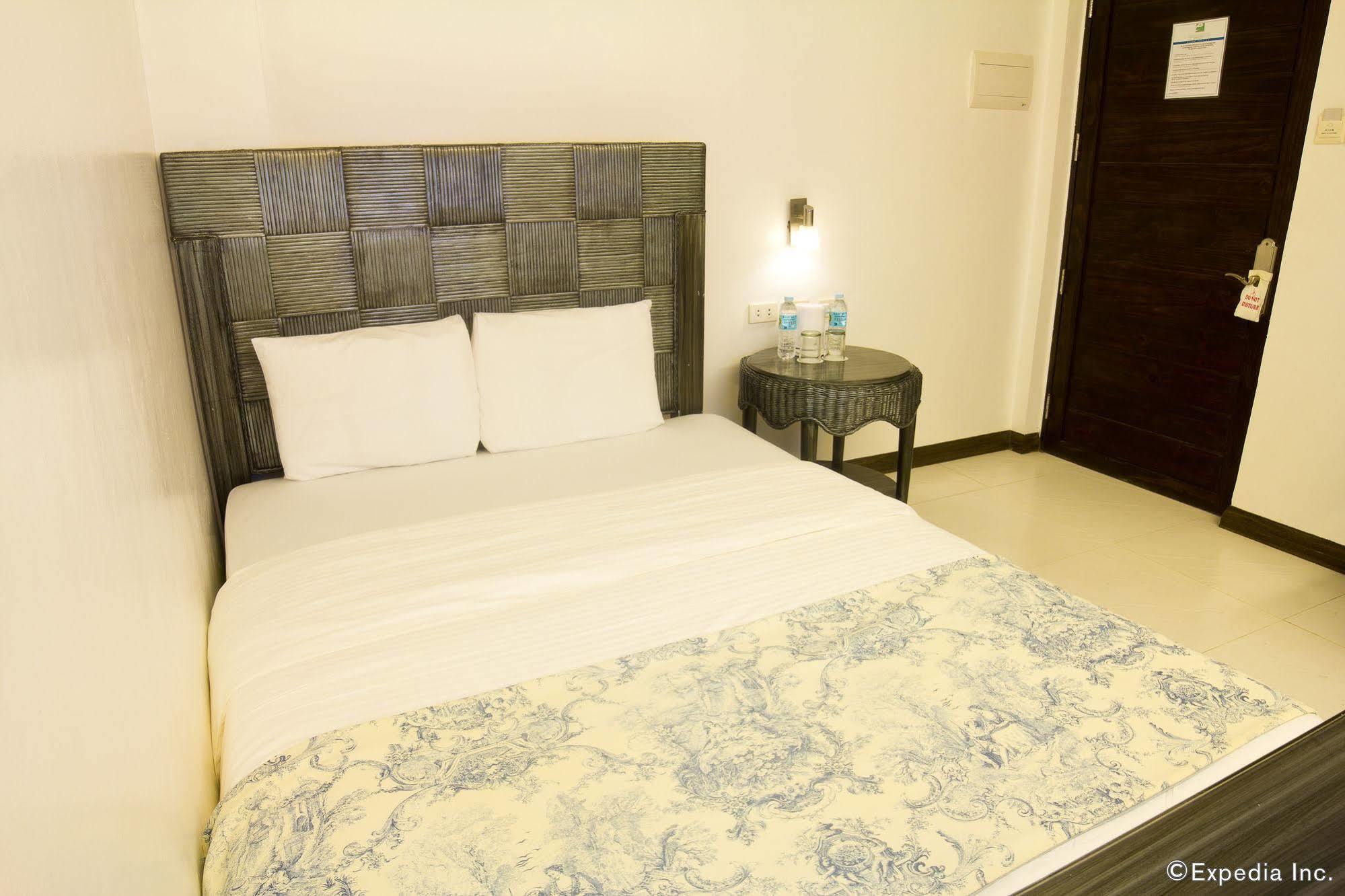 Erus Suites Hotel Boracay Manoc-Manoc Exterior photo